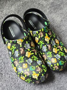 Minecraft Kids' Size 6 Slip-On Clogs